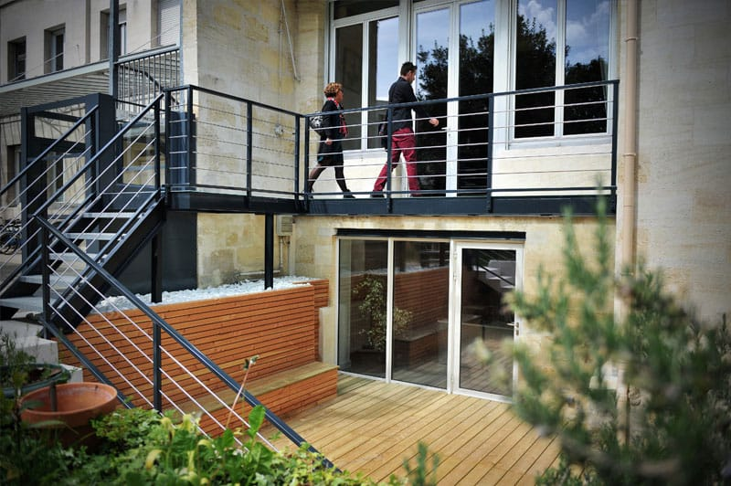 Bâtiment et passerelle de l'ESAT Les Eyquems